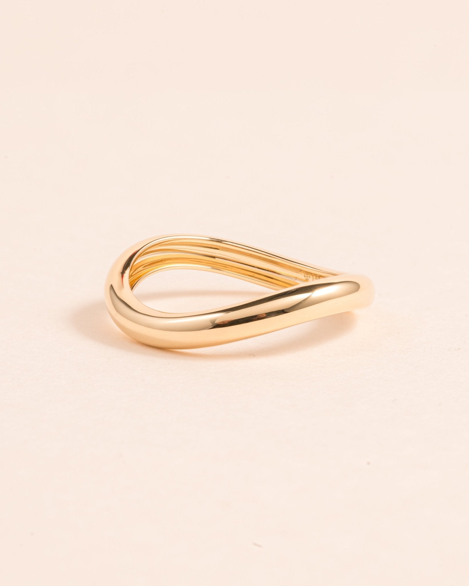 Solid Gold Wavy Ring - Sparkle Society